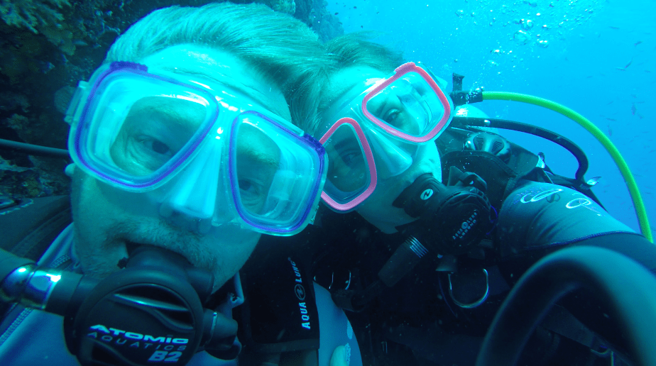 larry-jen-scuba-selfie
